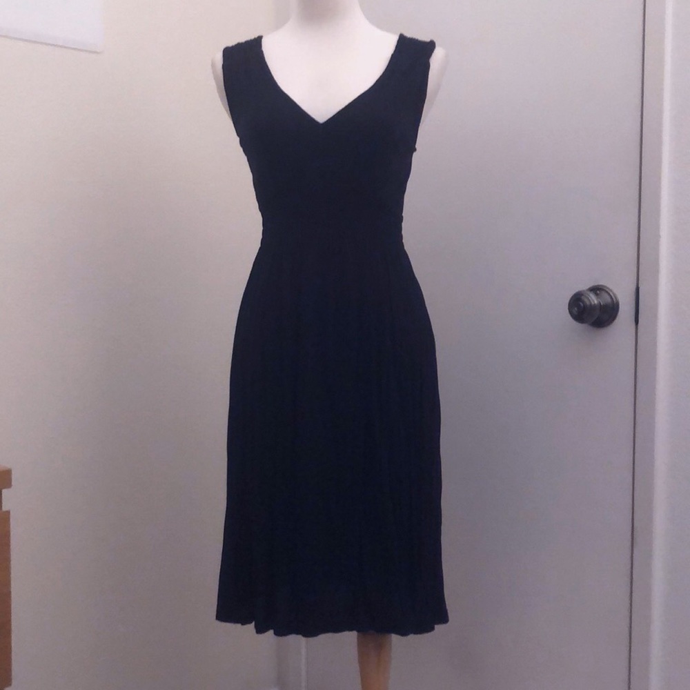 Daisy Fuentes Black Dress for Sunny Summer Day